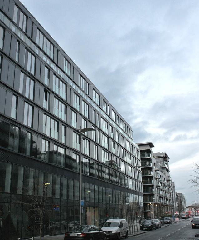 Your Base Dublin - Grand Canal Square Eksteriør billede