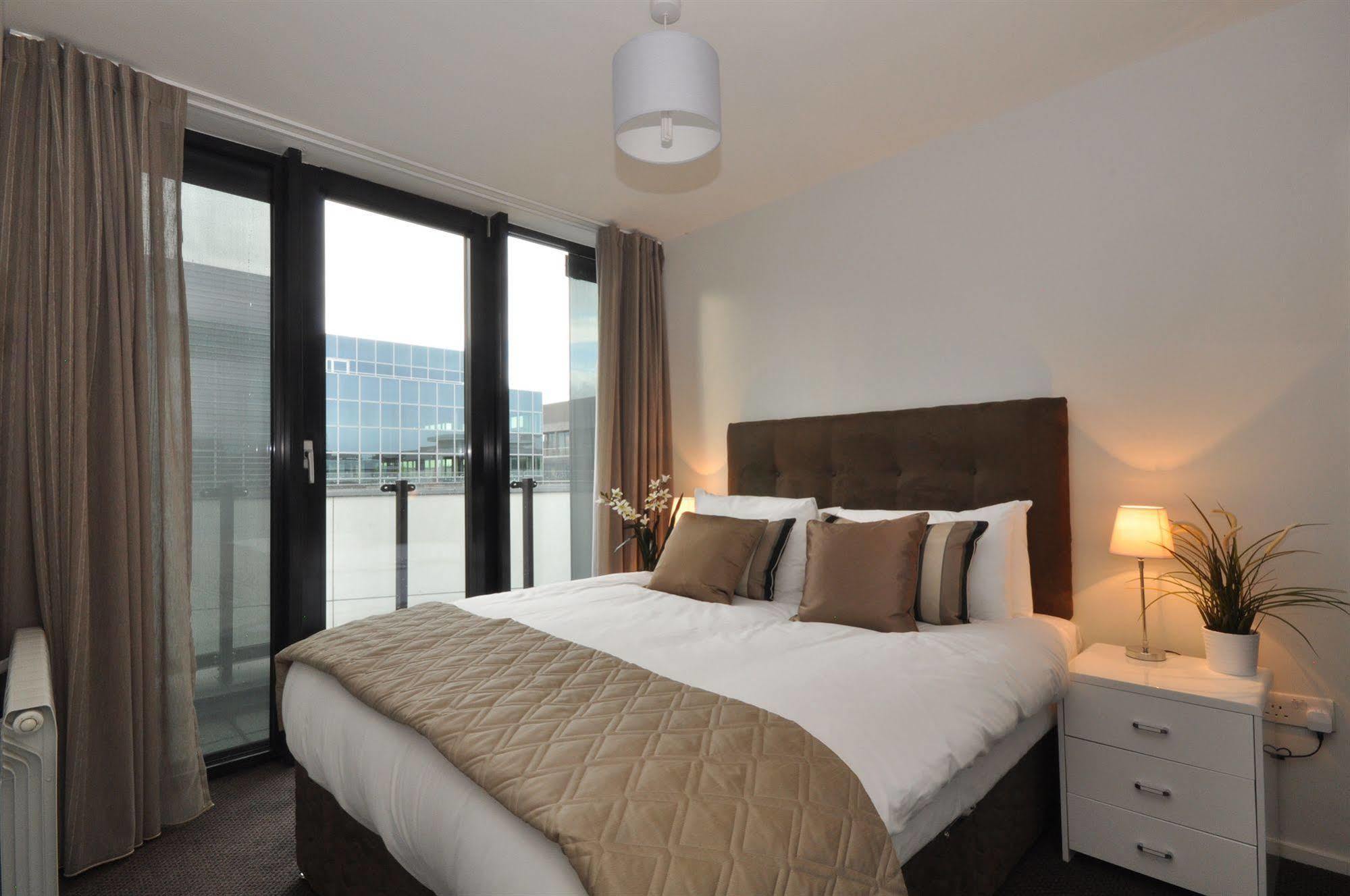 Your Base Dublin - Grand Canal Square Eksteriør billede